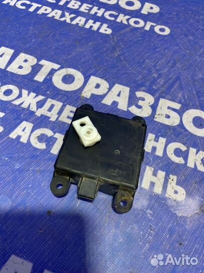 Моторчик заслонок отопителя Nissan Teana J31 седан