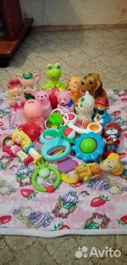 Погремушки и резиновые игрушки