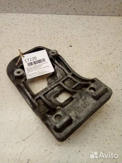 Кронштейн компрессора кондиционера Toyota Harrier