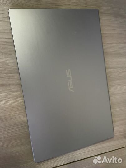 Asus laptop F515J