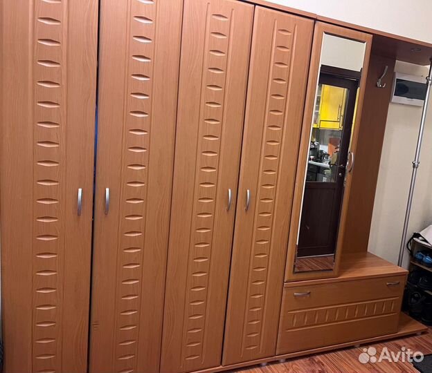 Прихожая с зеркалом