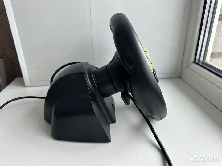 Игровой руль с педалями Genius TwinWheel F1