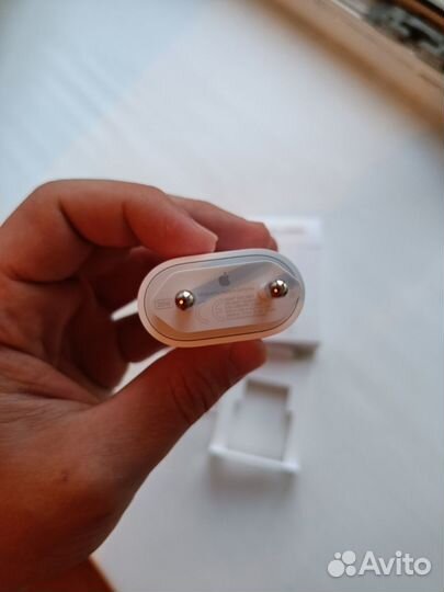 Зарядное устройство Apple 20W USB-C для iPhone