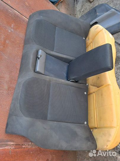 Диван задний с подлокотником Subaru Impreza 2 GD