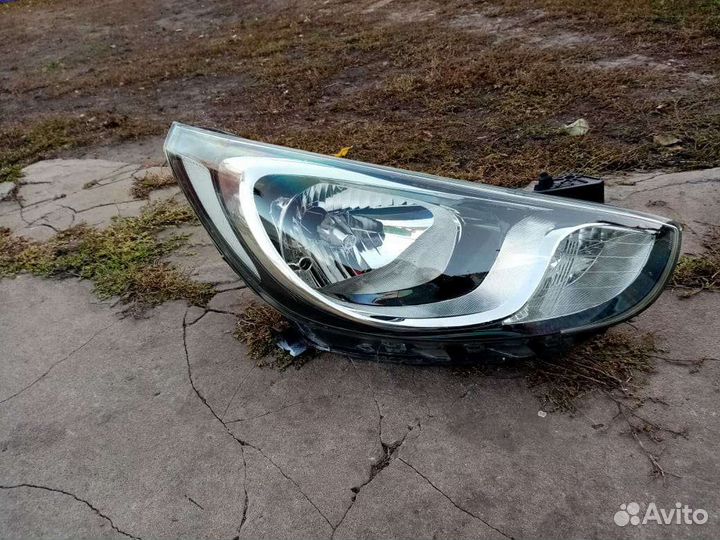 Фара на hyundai solaris 2011