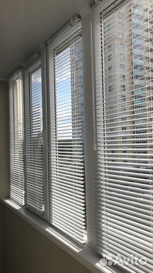 Жалюзи горизонтальные белые алюминиевые