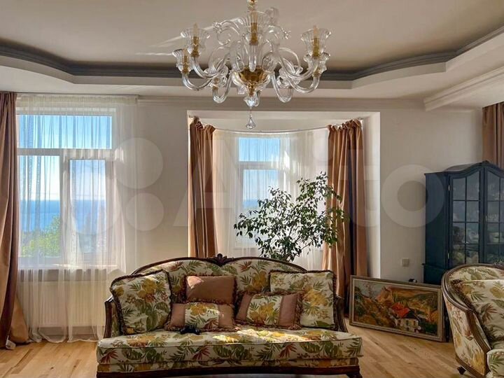 Дом 750 м² на участке 29 сот.