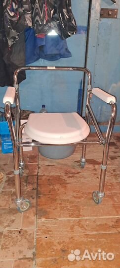 Санитарный стул туалет на колесах