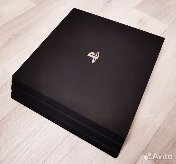 Sony PS4 Pro 1tb / 2 геймпада / много игр / HEN9.0