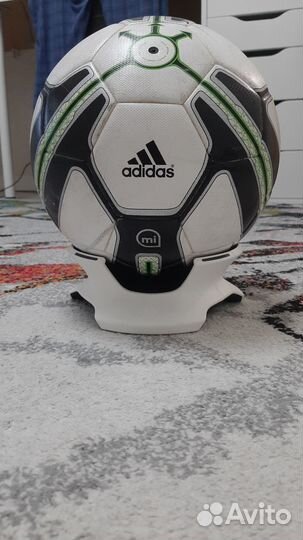 Футбольный мяч adidas SMART ball
