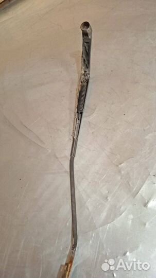 Поводок стеклоочистителя правый правой Mitsubishi