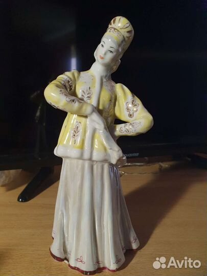 Статуэтка фарфор СССР Дулево. Лебедушка