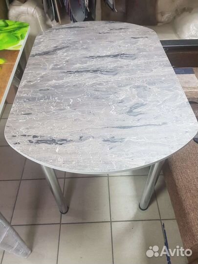 Стол и стулья