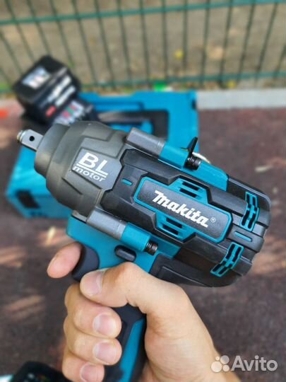 Гайковерт ударный аккумуляторный makita 1600H.M