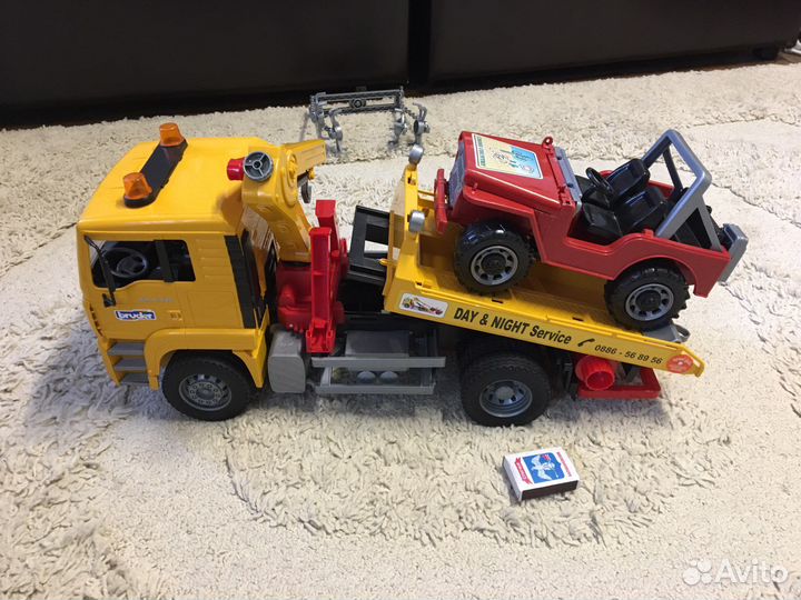 Грузовик эвакуатор Bruder