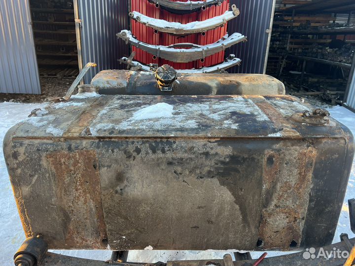 Топливный бак от Маз 5440