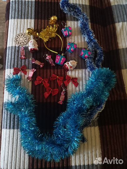 Новогодние игрушки и мишура новые