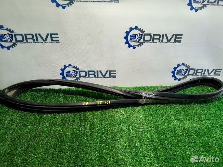 Уплотнитель стекла двери передний правый Ford