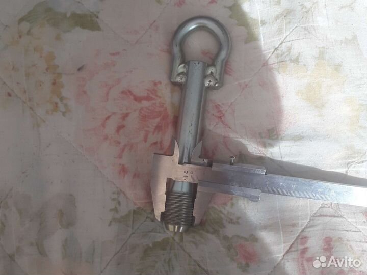 Продам буксировочные крюки на Тойоту