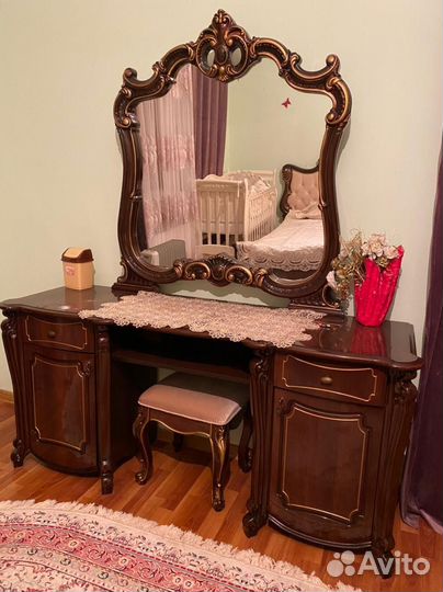 Спальный гарнитур