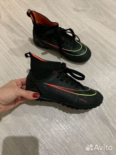 Сороконожки для футбола blbk Boutique. Италия