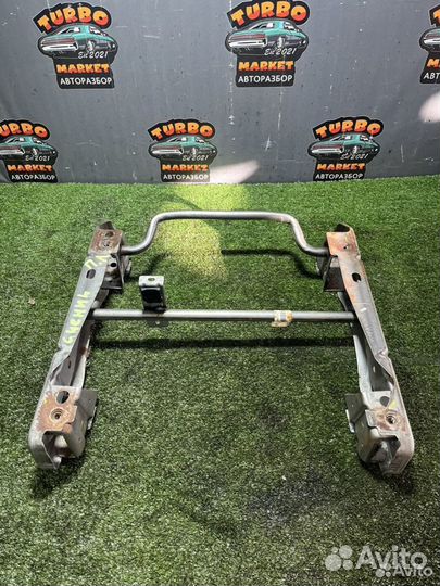 Кронштейн сиденья водителя Сценик 2 рест