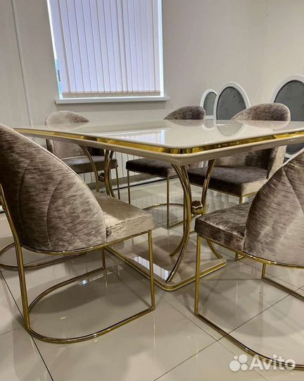 Стол и стулья