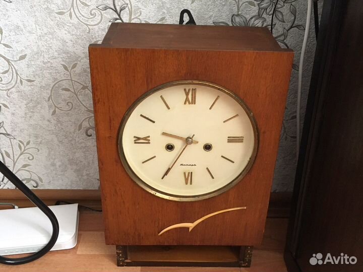 Часы стариные янтарь