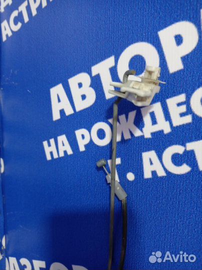 Задний правый замок двери Toyota Platz седан