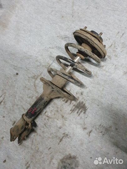 Стойка подвески передняя правая Mitsubishi