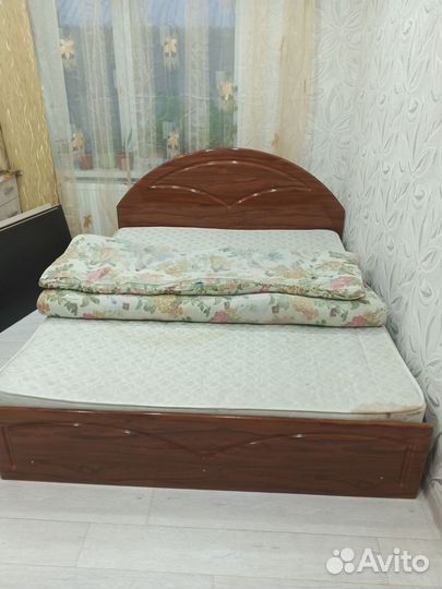 Кровать двухспальная 160 200 с матрасом б/у. 4000