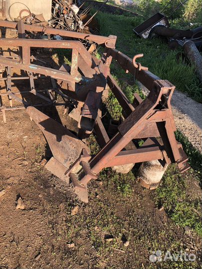 Плуг трехкорпусный