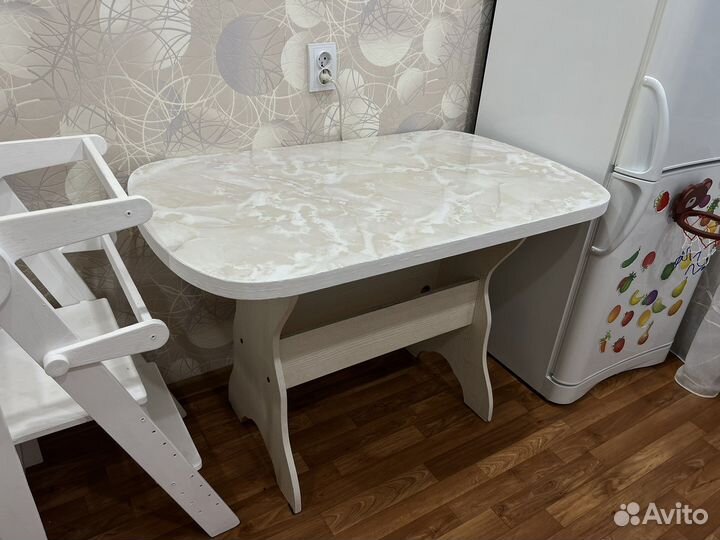 Кухонный стол