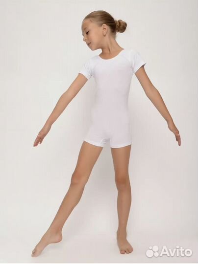 Гимнастический купальник шортами