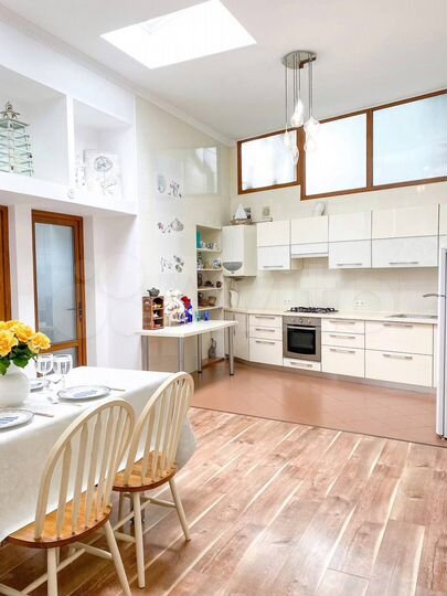 2-к. квартира, 82 м², 2/2 эт.