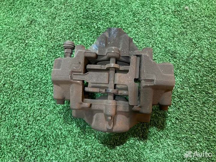 Суппорт задний левый Mercedes-Benz C-Class W203