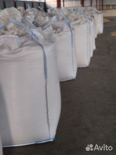 Овёс в мешках