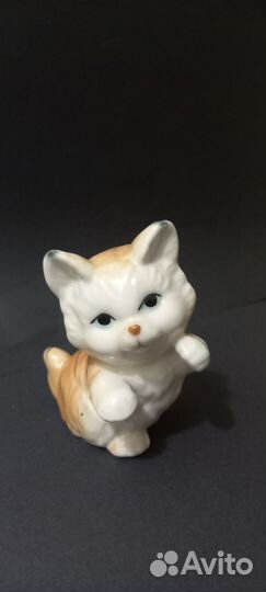 Фарфоровые статуэтки - котёнок