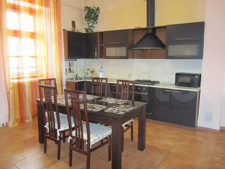 3-к. квартира, 110 м², 2/4 эт.