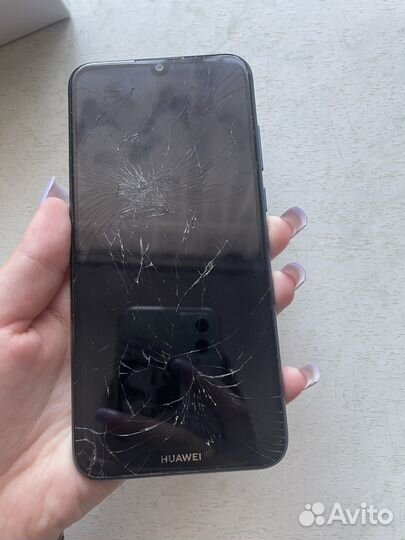 Телефон Huawei y6