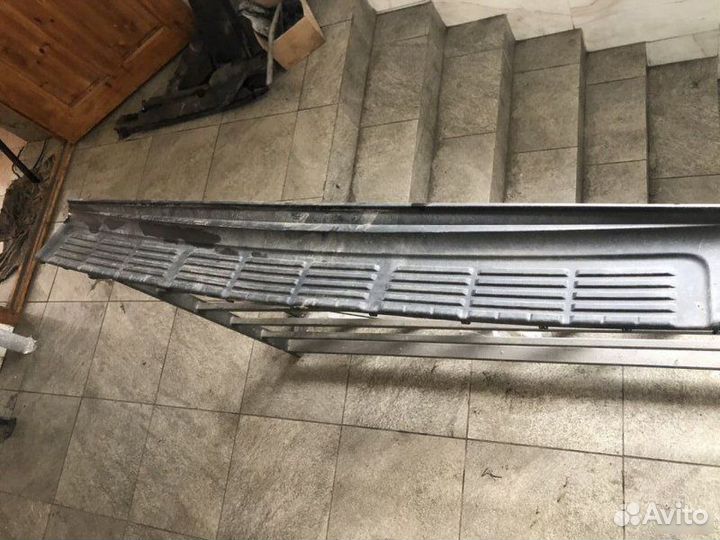 Накладка заднего бампера Toyota Land Cruiser 200