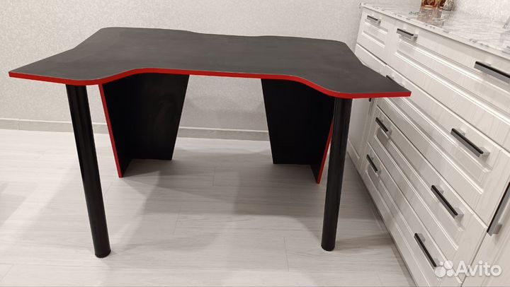 Геймерский компьютерный стол