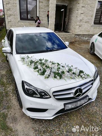 Свадебное украшение на машину