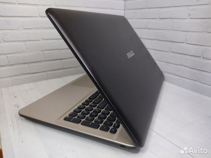 Asus R542U Intel Core i3/ 920M (2GB) 8GB/SSD 120GB