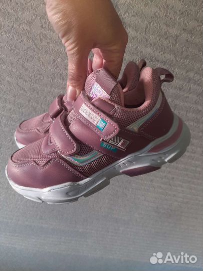 Кроссовки для девочки