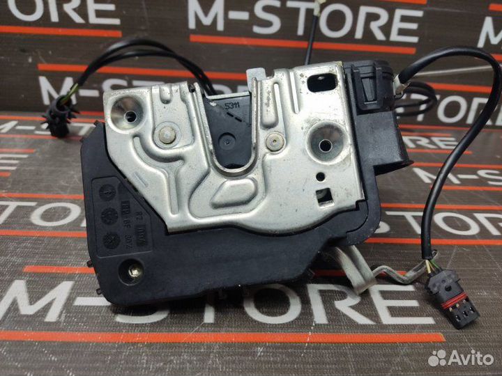 Замок двери передний правый Mercedes-Benz