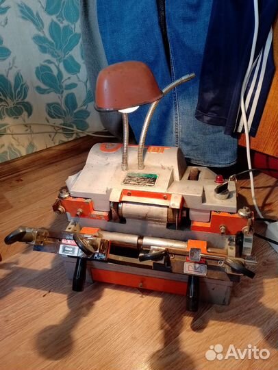 Продам станок для изготовления ключей
