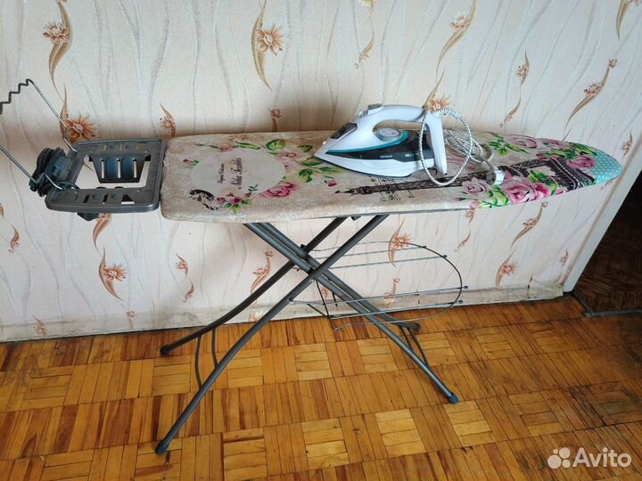 Гладильная доска и утюг
