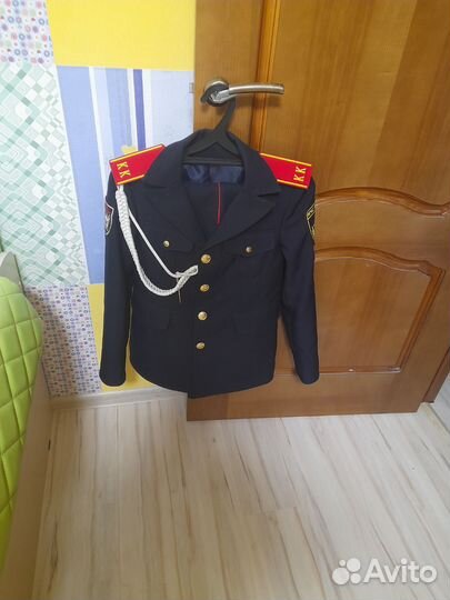 Кителя со штанами кадетские