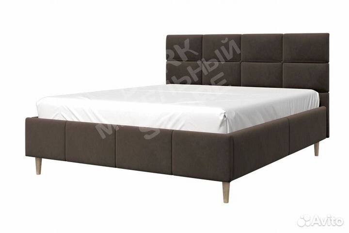 Кровать с мягким изголовьем